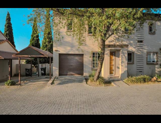 3 BEDROOM TOWNHOUSE FOR SALE IN HALFWAY GARDENS